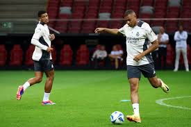 旗手出席闭 旗手出席闭